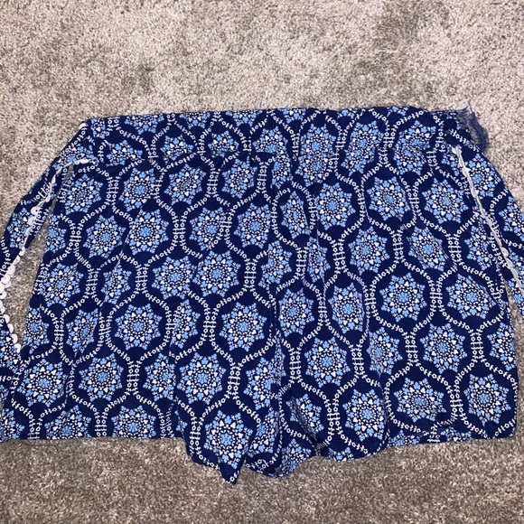 Alya Blue & White Design shorts size M - Picture 10 of 10